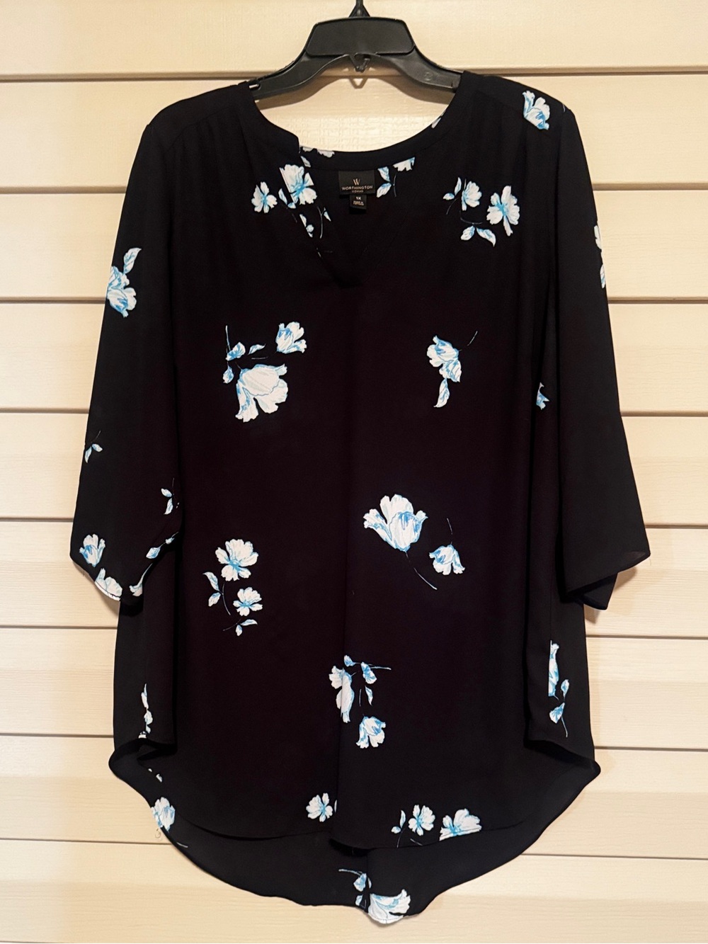 Worthington Woman Black Floral High-Low V-Neck Blouse 1X Blue Flowers